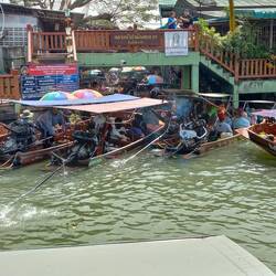 Floating traffic jam