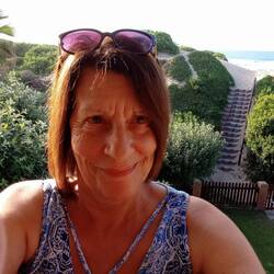 Time for a glass of vino at Ruth's before heading out for the night