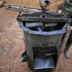 Mit dieser Presse wird Palmöl gewonnen