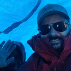 ...wir beide müssen auch darunter, so stark ist der Regen