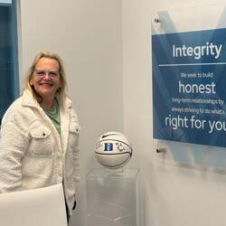 Laurens Business, Vincita