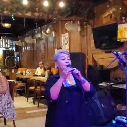 A little stop for a little dance!