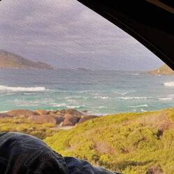 Aber morgens noch ebenso schönes Aufwachen im Dachzelt in Banksia Bay
