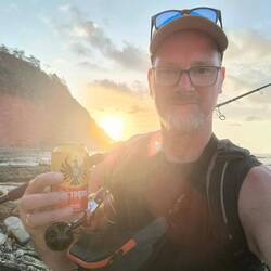 Erst der Fisch, dann ein Bier, stimmt's Jörg!!!:)