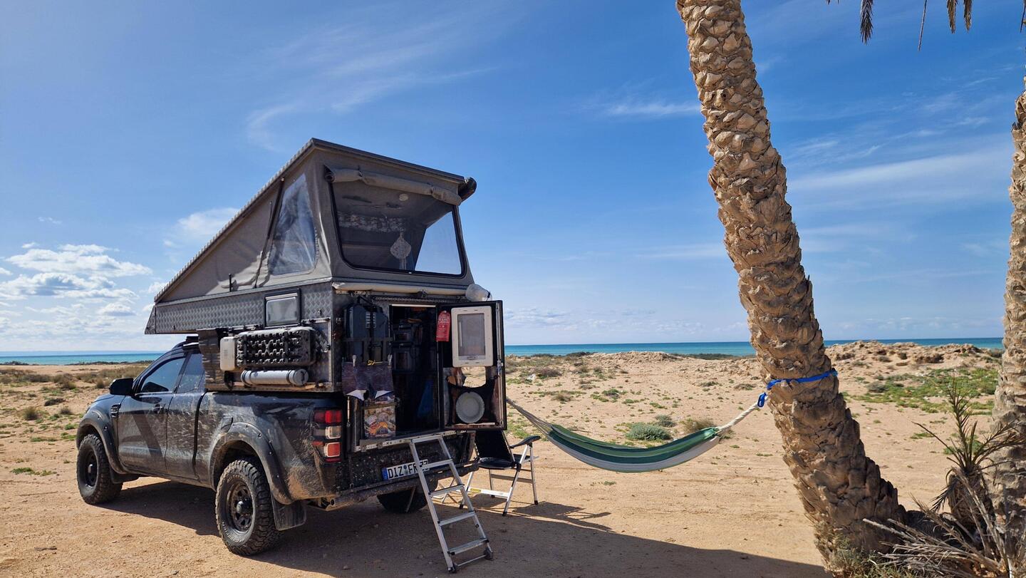 Wohoo, ich liebe diese Hängematte und unter Palmen gleich doppelt