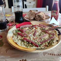 ...gibt es Affenfleisch, alternativ etwas vegetarisches mit Wurst