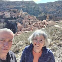 La sierra de Albarracin en arrière plan. Tout est très arride.