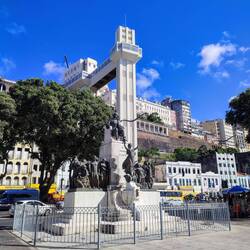 Praça do Mercado und Elevador Lacerda