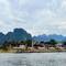 Restaurants im Wasser vor toller Kulisse