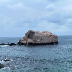 Mega coole Felse wod chasch abespringe am Beach womer tauched (hend kei ziit defür gfunde) ☺️