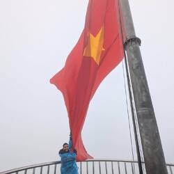 Flag Tower ohne jegliche Aussicht mitten in einer Wolke