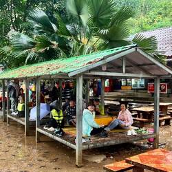 Auch die Asiaten lassen sich nicht unterkriegen vom Regen ☔️