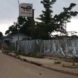 Leider hat keine Tankstelle Diesel, manche sind komplett geschlossen