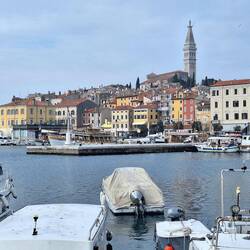 Blick vom Hafen auf die Altstadt