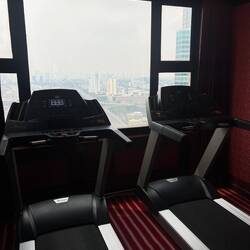 Das Fitnessstudio ist im 22. Stockwerk