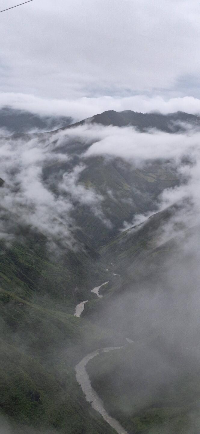 Über den Wolken. Eine atemberaubende Schlucht.