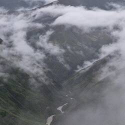 Über den Wolken. Eine atemberaubende Schlucht.