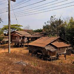 Immer wieder tauchen kleine Dörfer auf...