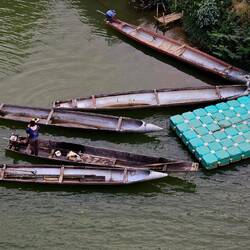 ... mit Bombenbooten!