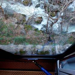 Uahhh, die Zugtür direkt überm Abgrund