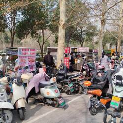 Chaos during lunch time