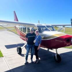 Aber auch ganz schön erleichtert, aus der kleinen Maschine ausgestiegen zu sein 😅