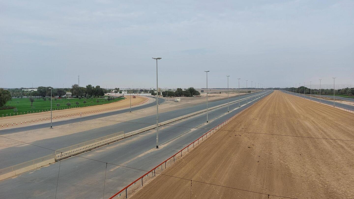 Stopp an einer Kamelrennbahn