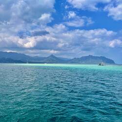 Auf einer Sandbank, was ein Riesen Vulkan-Krater ist