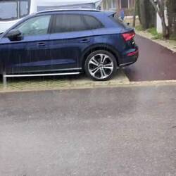 Wie gut das ein Sanitärinstallateur dabei ist..! 😄