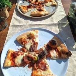 1/2 Pizza für jeden reicht völlig 😋