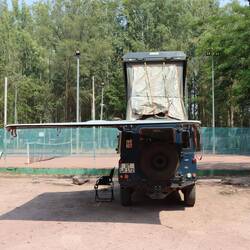 Ich finde einen schönen Übernachtungsplatz am Tennisclub