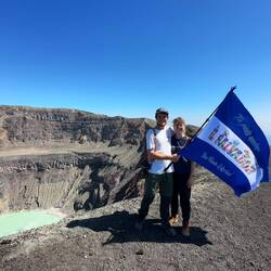 Dank der Highschool-Klasse gibt es ein Foto mit der Flagge! 📸🇸🇻