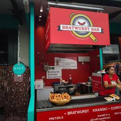 Roland hat hier eine deutsche Bratwurst gegessen