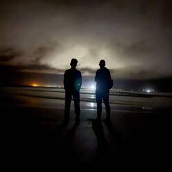 Bei Nacht am Strand