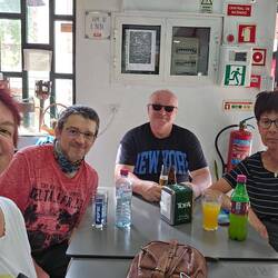Pause und warten in einer kleinen Kneipe