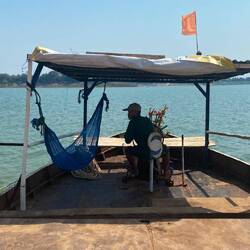 Nachdem klar war wo bei der Fähre vorn und hinten ist, haben wir den Kapitän gefunden. .