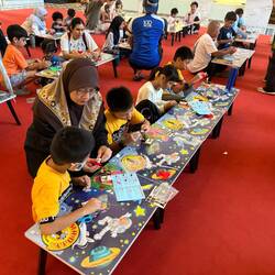 Children doing math and science exercises in the National Museum