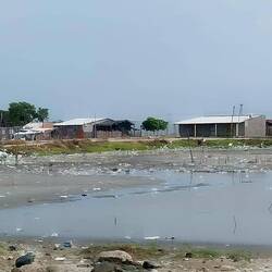 Müll direkt neben den Wohnhäusern