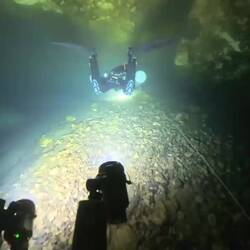 Ein- und Ausgang in Chan Hol