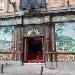Chaque scène représente une ville d'Espagne.