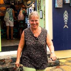 man tröstet sich mit einem Kleidchen....