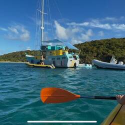Anfahrt zur schwimmenden Pizzeria mit unserem Kajak