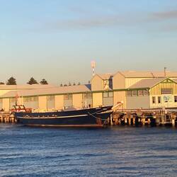 Am Hafen von Fremantle.