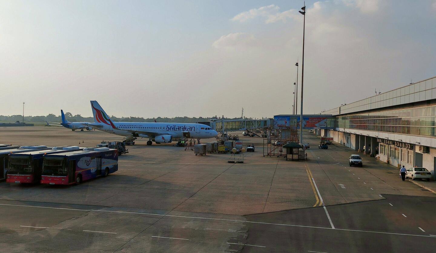 SriLankan Airlines ist eine staatliche Fluggesellschaft von Sri Lanka, wir nutzen Qatar Airways...