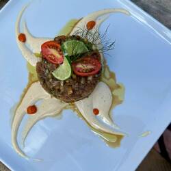 Tuna tartar with onions and capers
