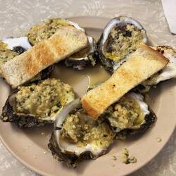 Charbroiled oysters: Miam, miam