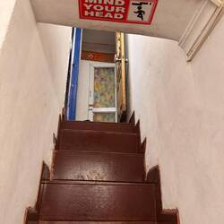 Aufgang im Hostel zu den Zimmern. Achtung hier heißt es sich bücken 🙈😁