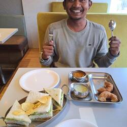 Endlich Essen, Zahid hat auch Hunger ^^