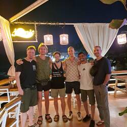Hostel-Mandala-Partycrew (iche, Adam (POL), Andrew (CAN), Tommy (NOR), Akshay (IND), Lucien (FRA).