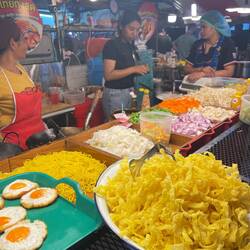 Frisches Pad Thai ohni Zucker am Night Market 😮‍💨🤤